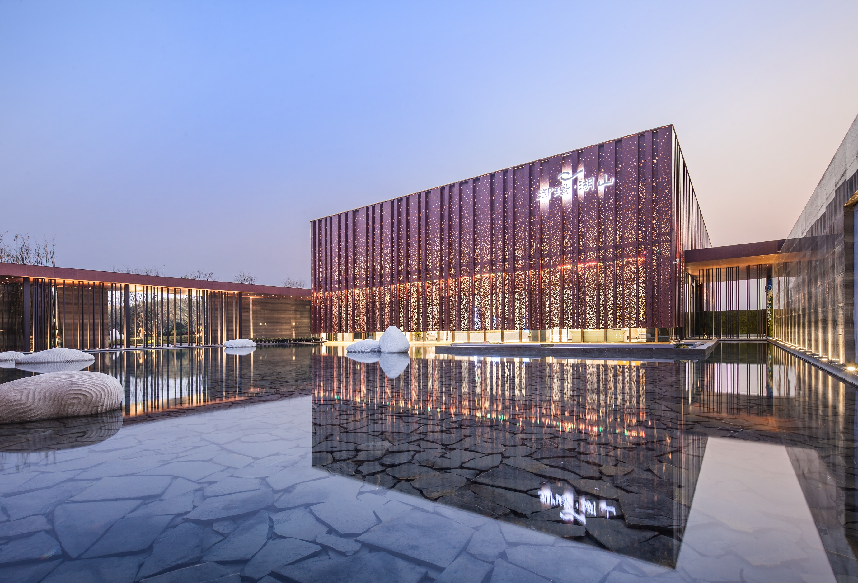 w66利来修建优异奖项目，，重庆御璟·湖山展示中心
